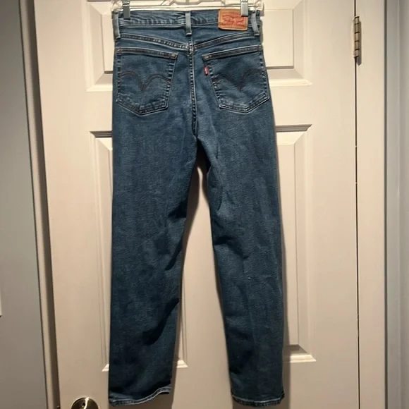 Levi’s Wedgie Straight Fit - Picture 2 of 3
